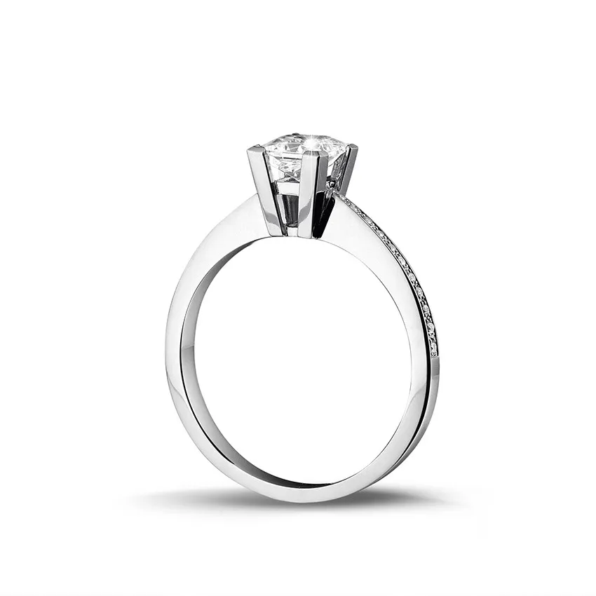 0.50 quilates anillo solitario en oro blanco con diamante talla princesa y diamantes laterales 