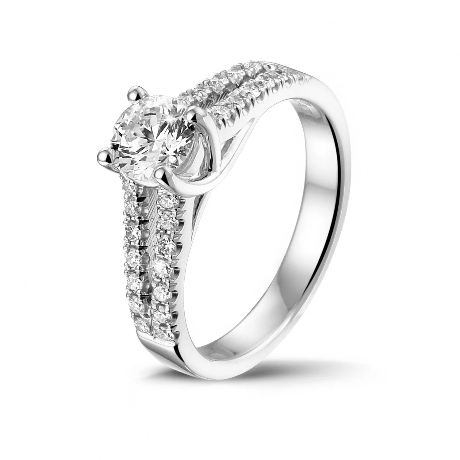 0.70 quilates anillo solitario en platino con diamantes laterales 
