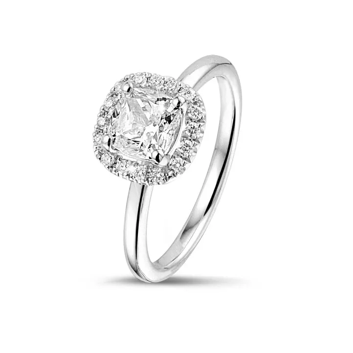 0.70 quilates halo anillo solitario diamante cojín en oro blanco con diamantes redondos 