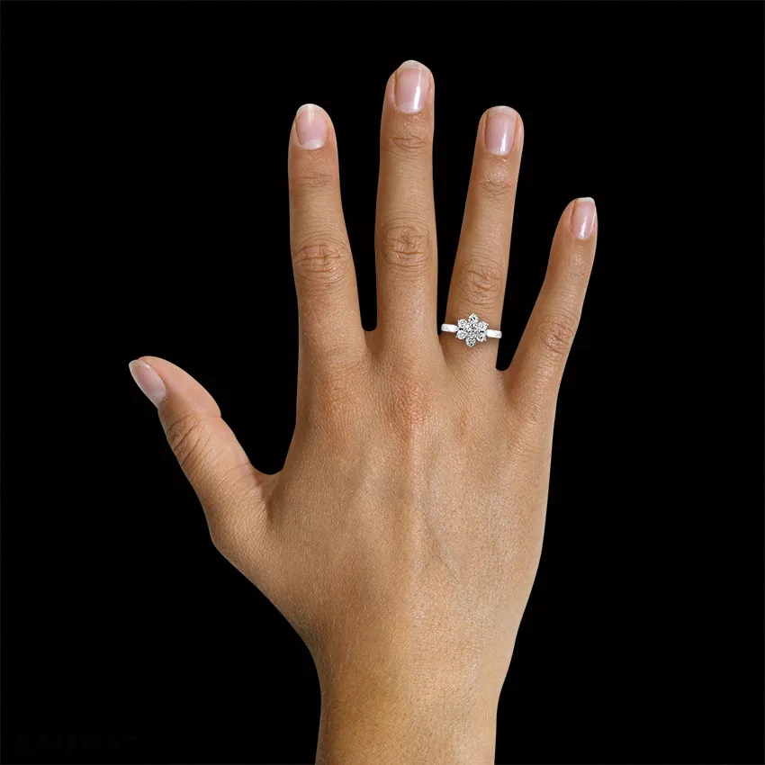 1.00 quilates anillo flor diamante en platino 