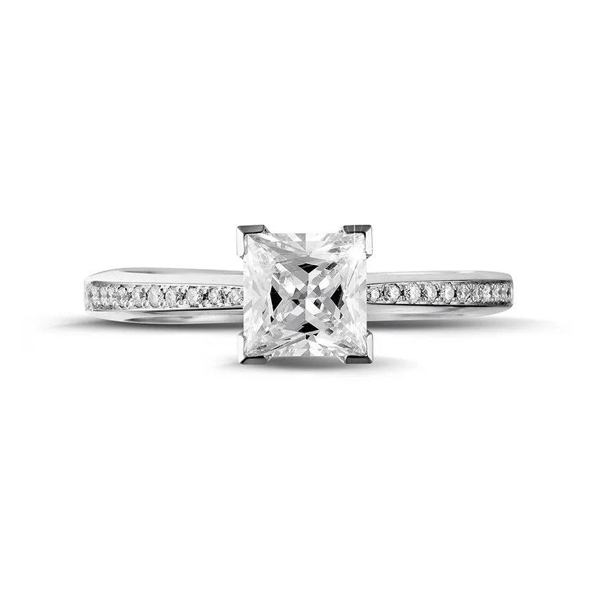 1.20 quilates anillo solitario en oro blanco con diamante talla princesa y diamantes laterales 