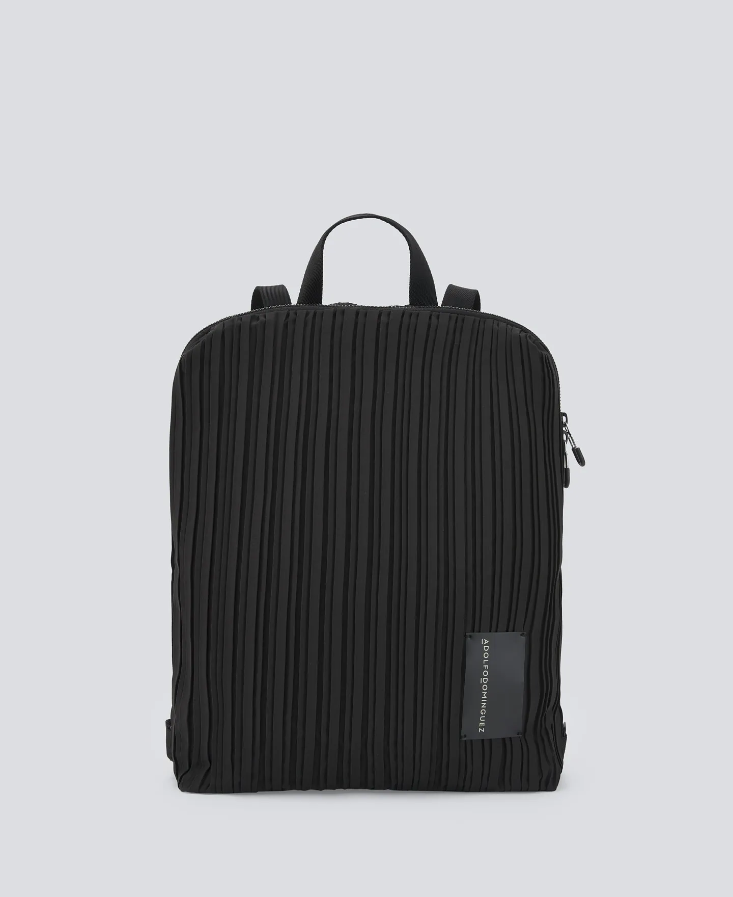 Black crinkle backpack woman