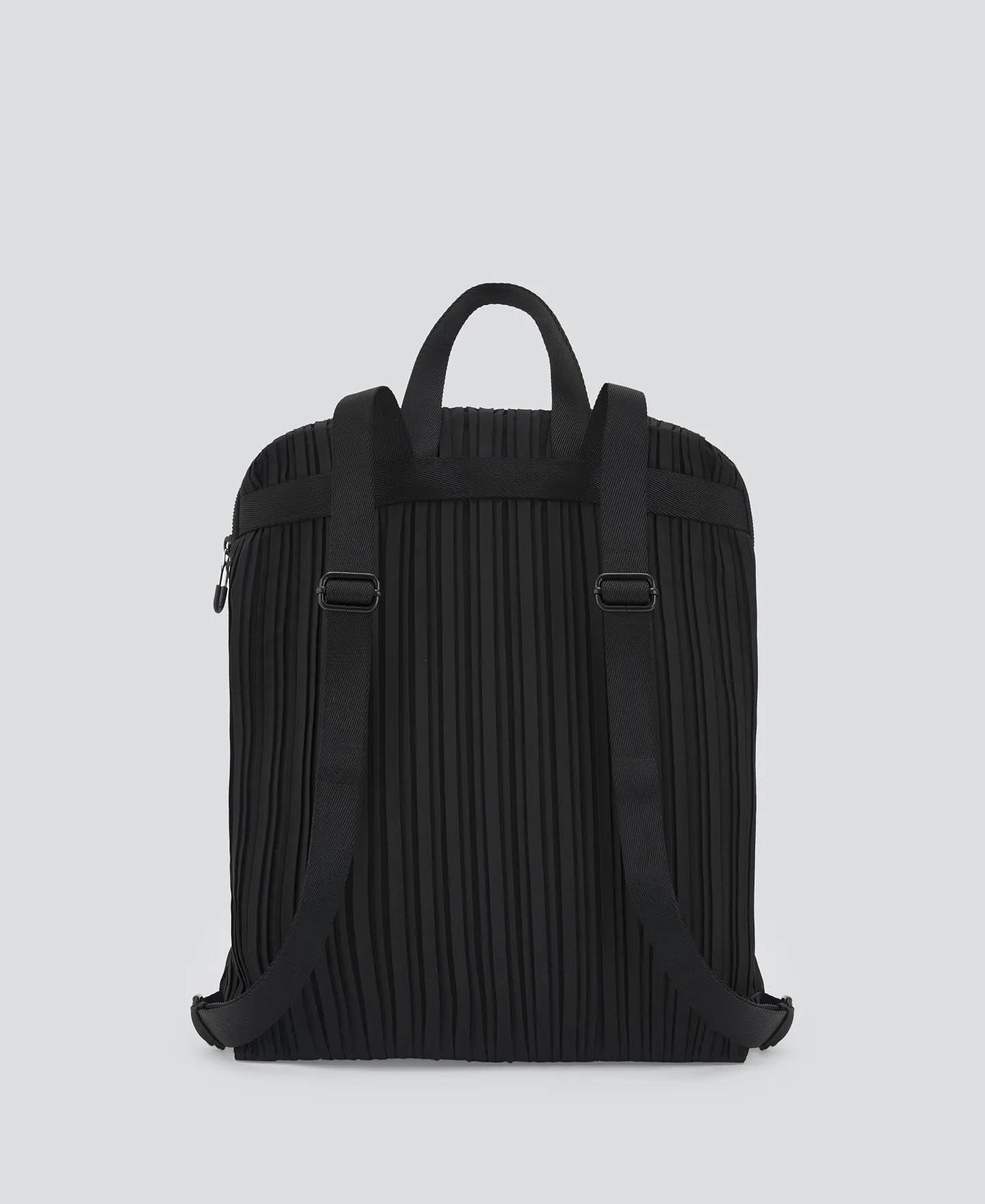Black crinkle backpack woman