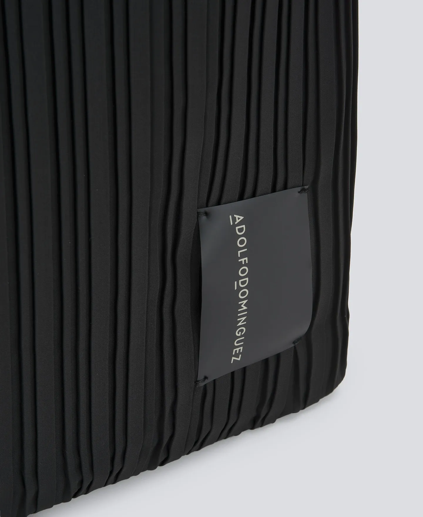 Black crinkle backpack woman