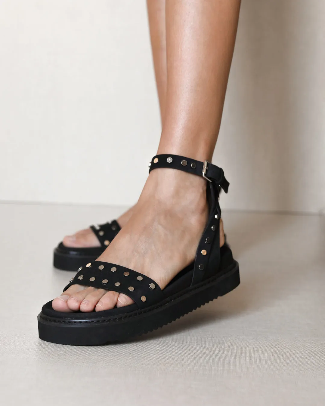 BLACK NELLS