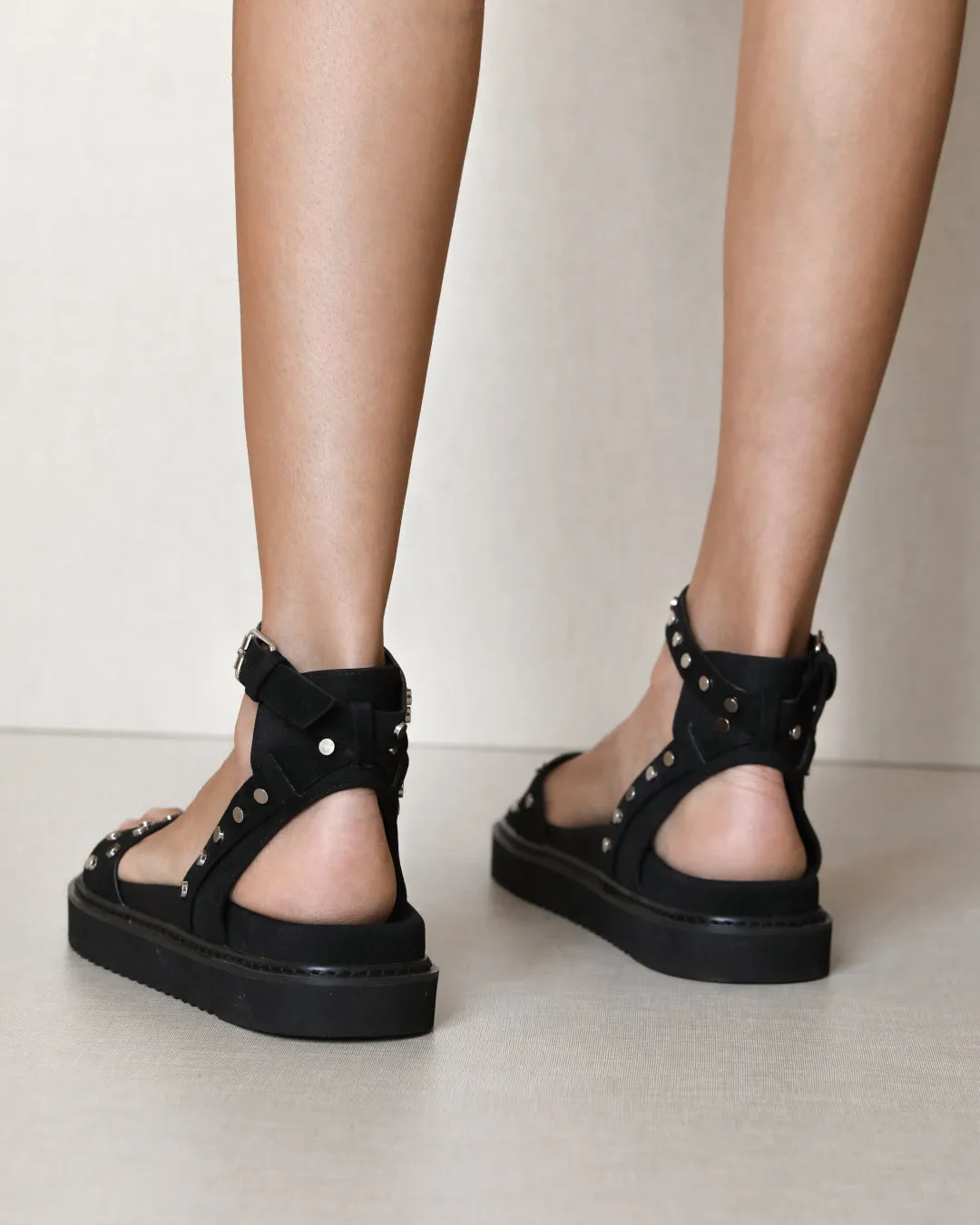BLACK NELLS