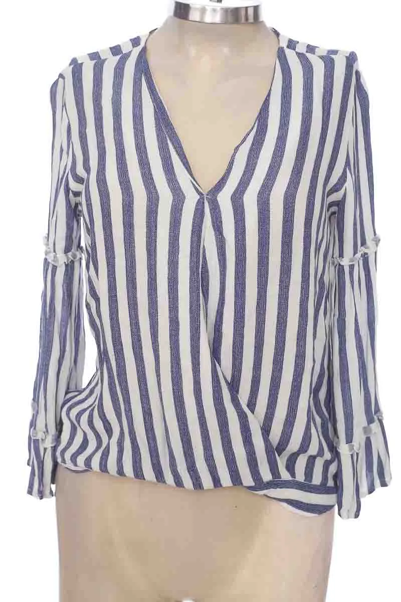 BLUSA COLOR AZUL  BASEMENT