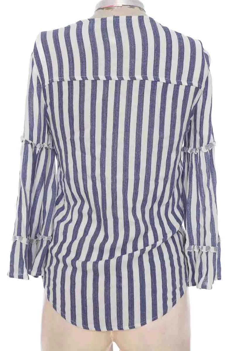 BLUSA COLOR AZUL  BASEMENT