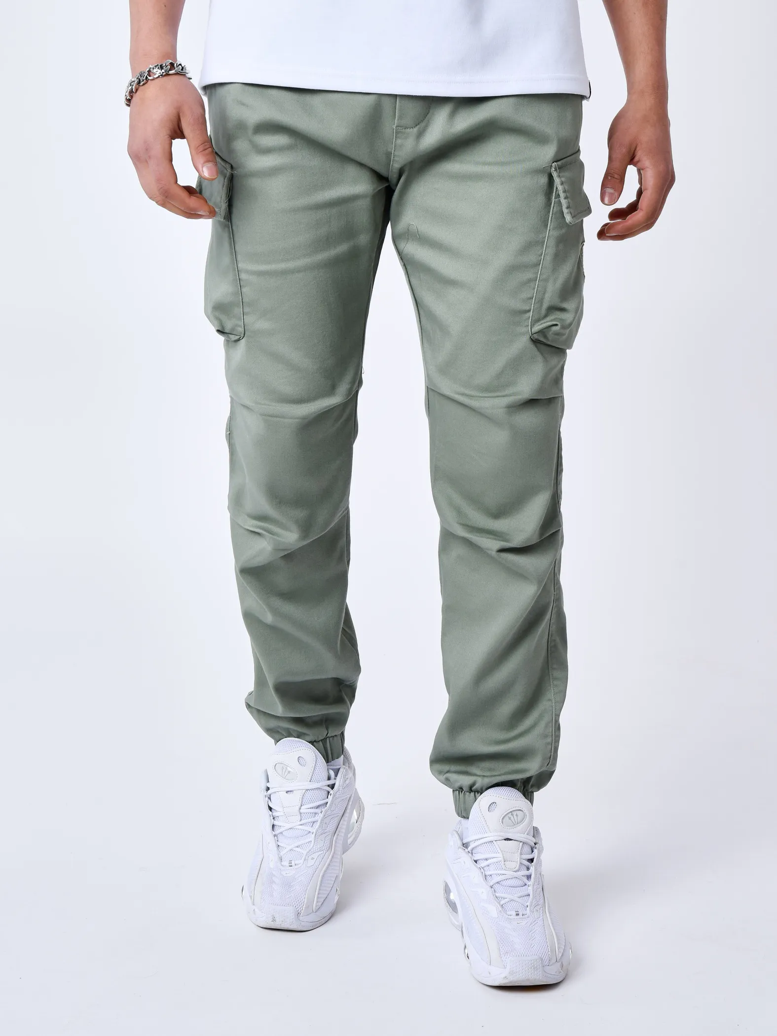 Cargo con detalles monogramados