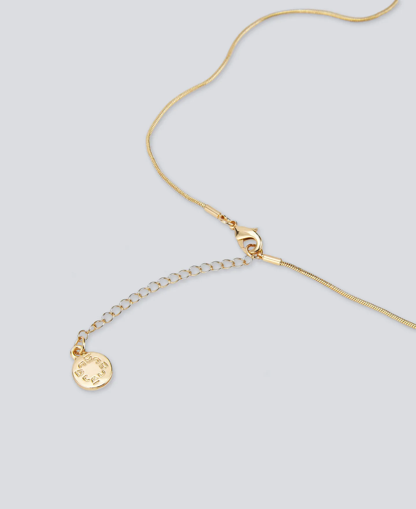 Colgante motivos carta dorado mujer