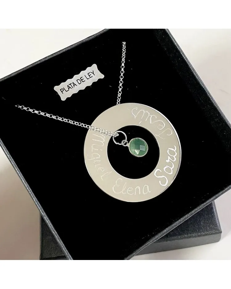 Collar de plata con aro grabado a mano