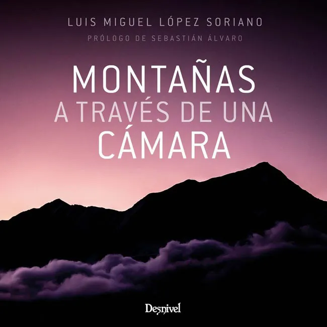 ed. desnivel Montañas a través de una cámara