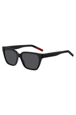 Gafas de sol de acetato negro con patillas de la marca