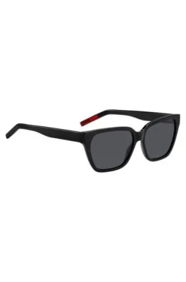 Gafas de sol de acetato negro con patillas de la marca
