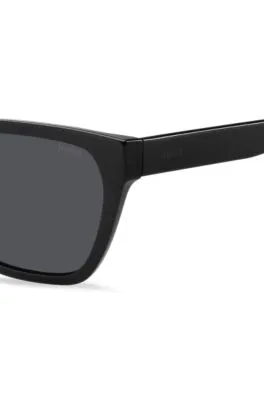 Gafas de sol de acetato negro con patillas de la marca