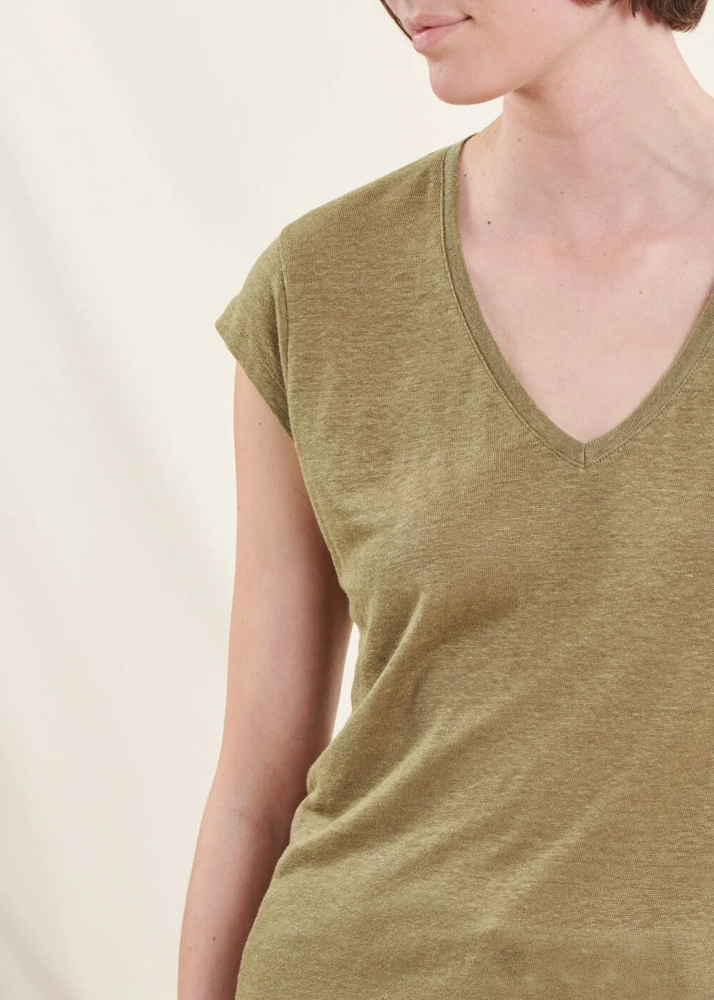 LA FEE MARABOUTEE Camiseta de lino con cuello de pico en verde