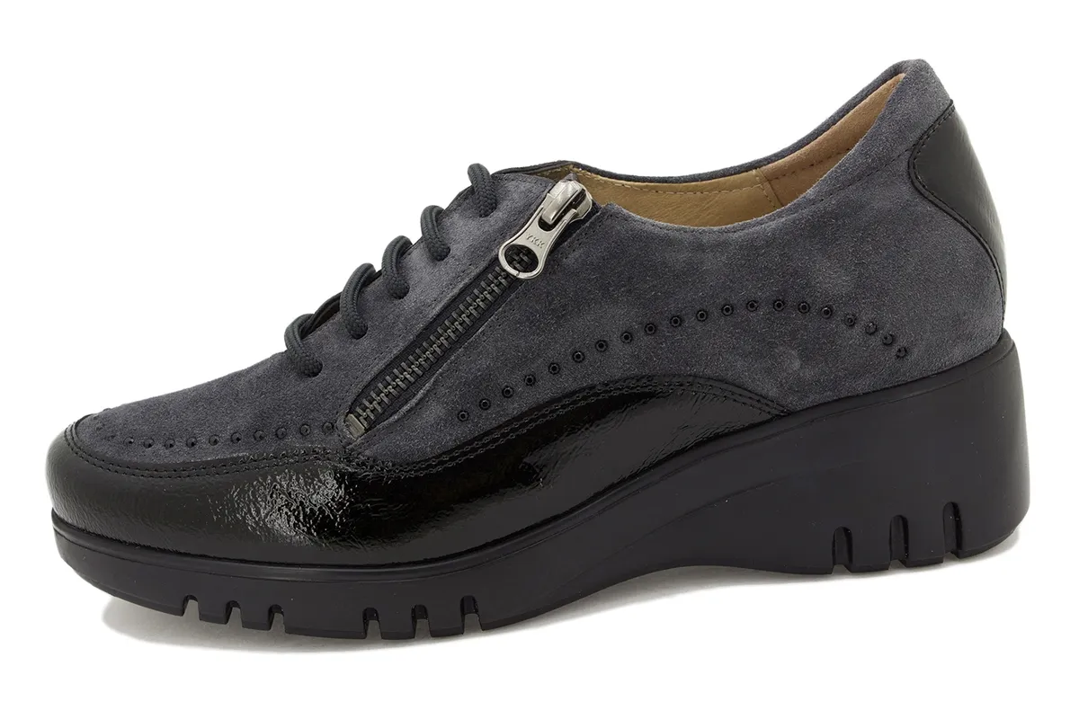 LACEUP SHOE BLUE PATENT