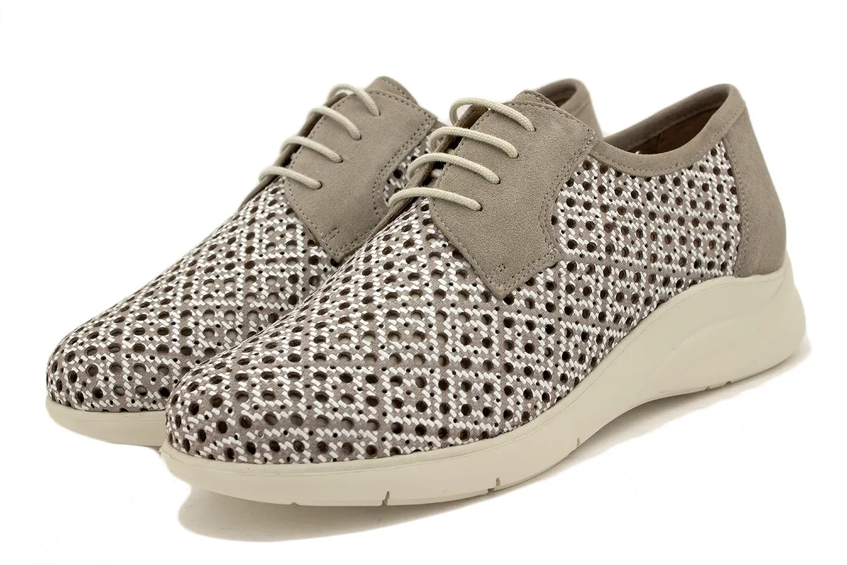 LACEUP SHOE PEARL SPIKE