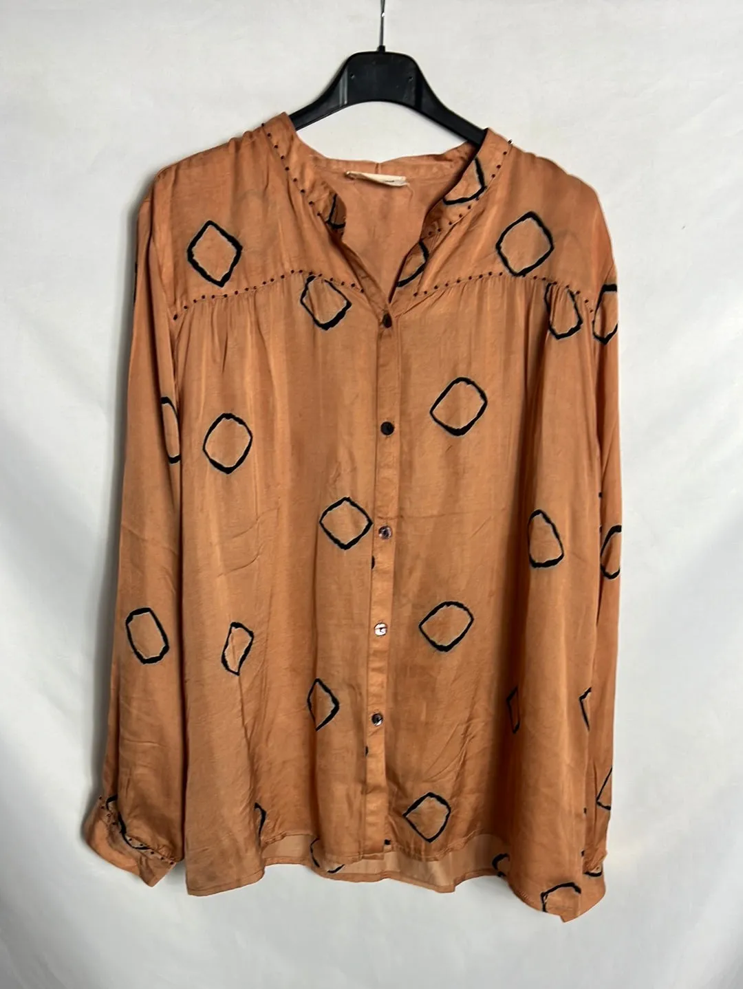 MAISON HOTEL. Total look fluido caldera. T M (Tara)