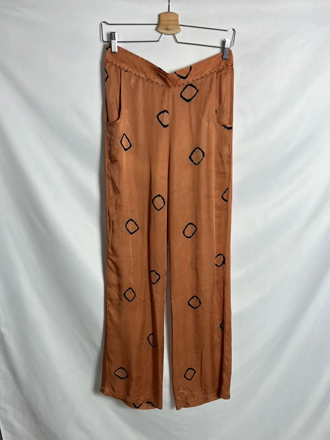 MAISON HOTEL. Total look fluido caldera. T M (Tara)