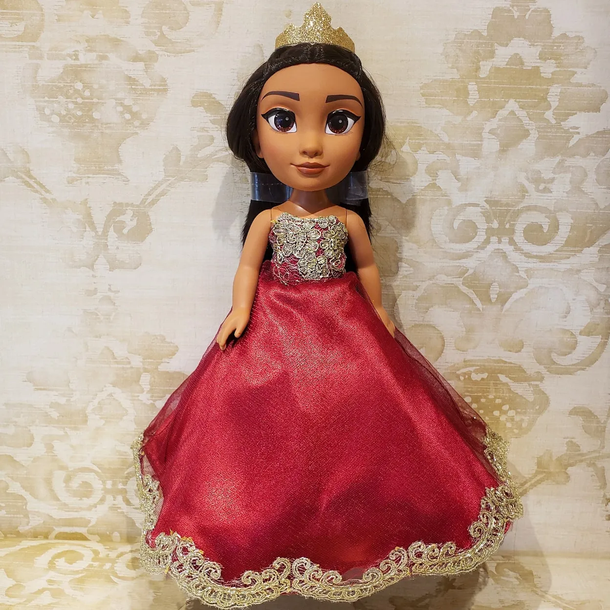 Muñeca de 15 Años Vino con Encaje Oro