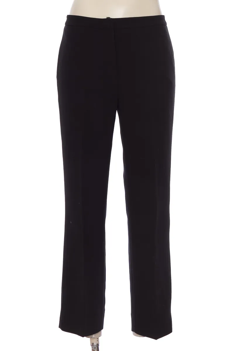 PANTALóN COLOR NEGRO  CLOSEANDO