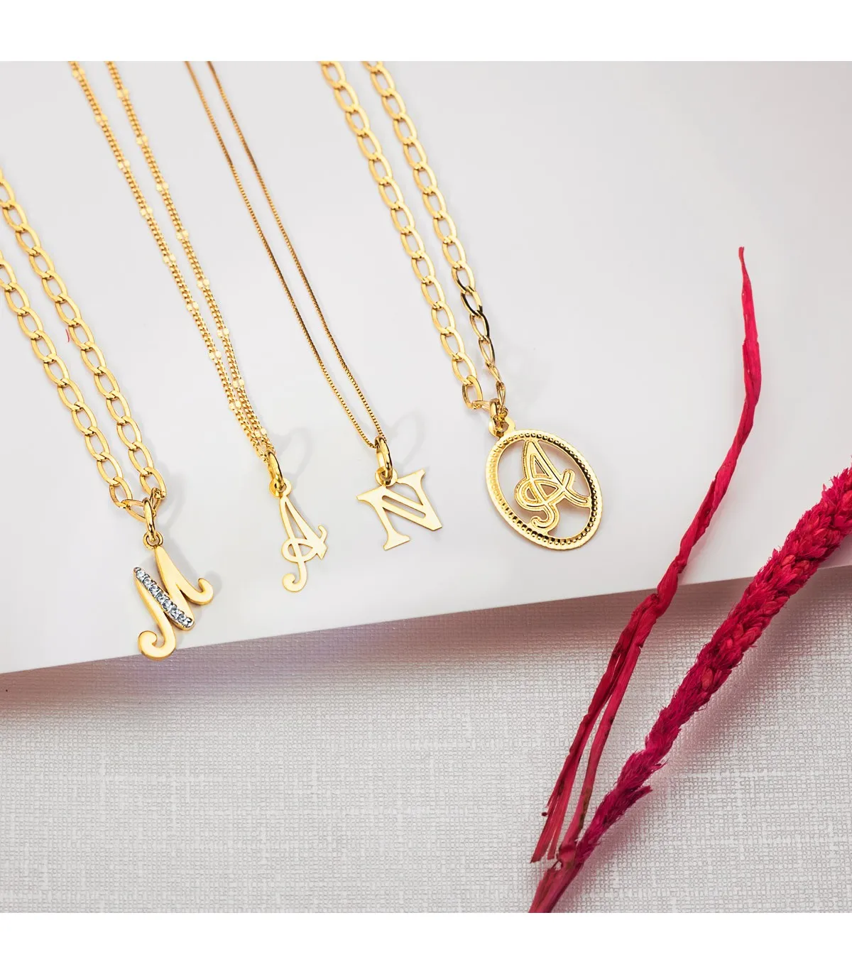 Pendentif initiale T or jaune 18k