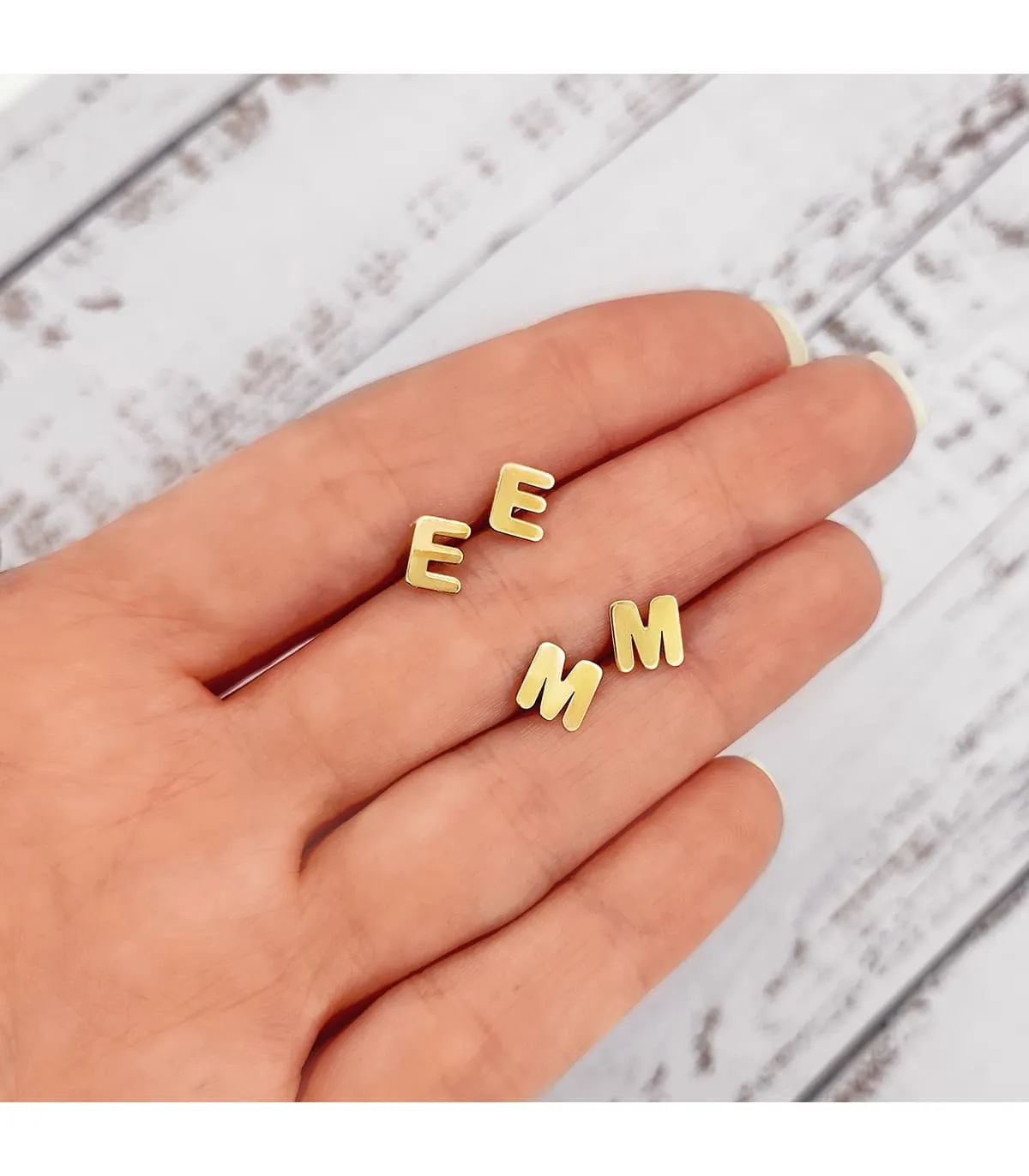 Pendientes de oro personalizados letras
