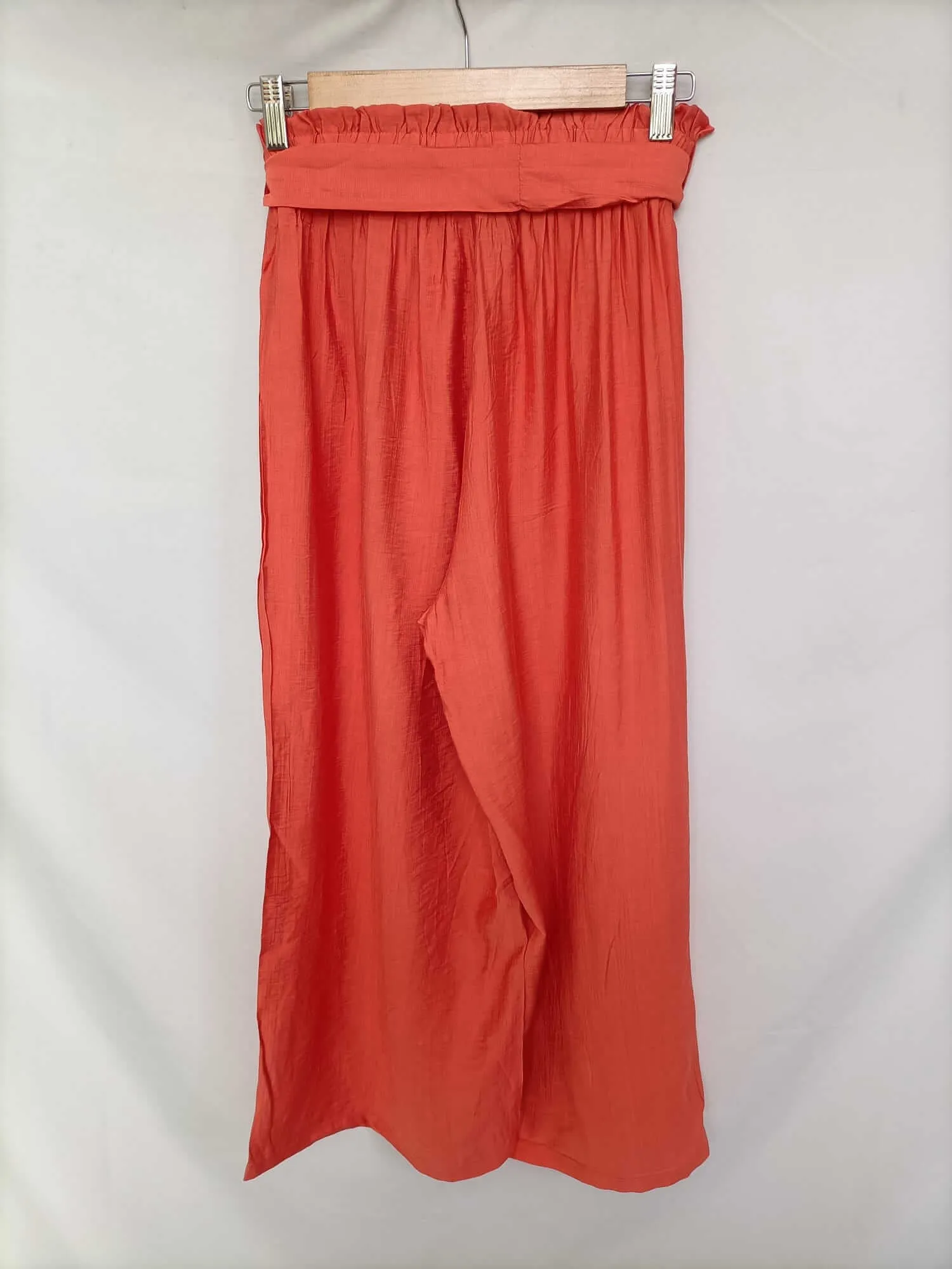 SHEIN. Pantalón culotte fluido coral T.s