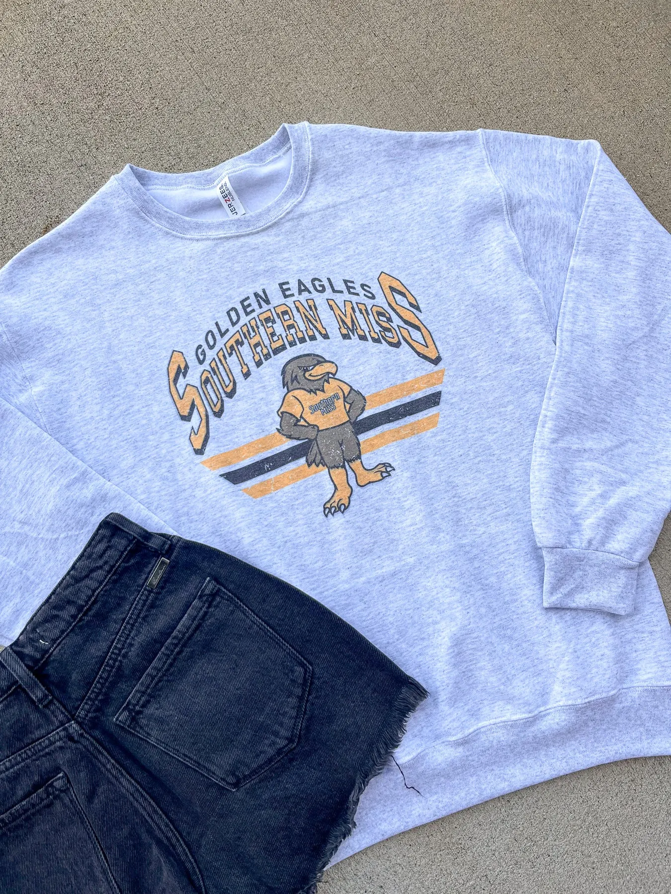 USM RETRO CREWNECK