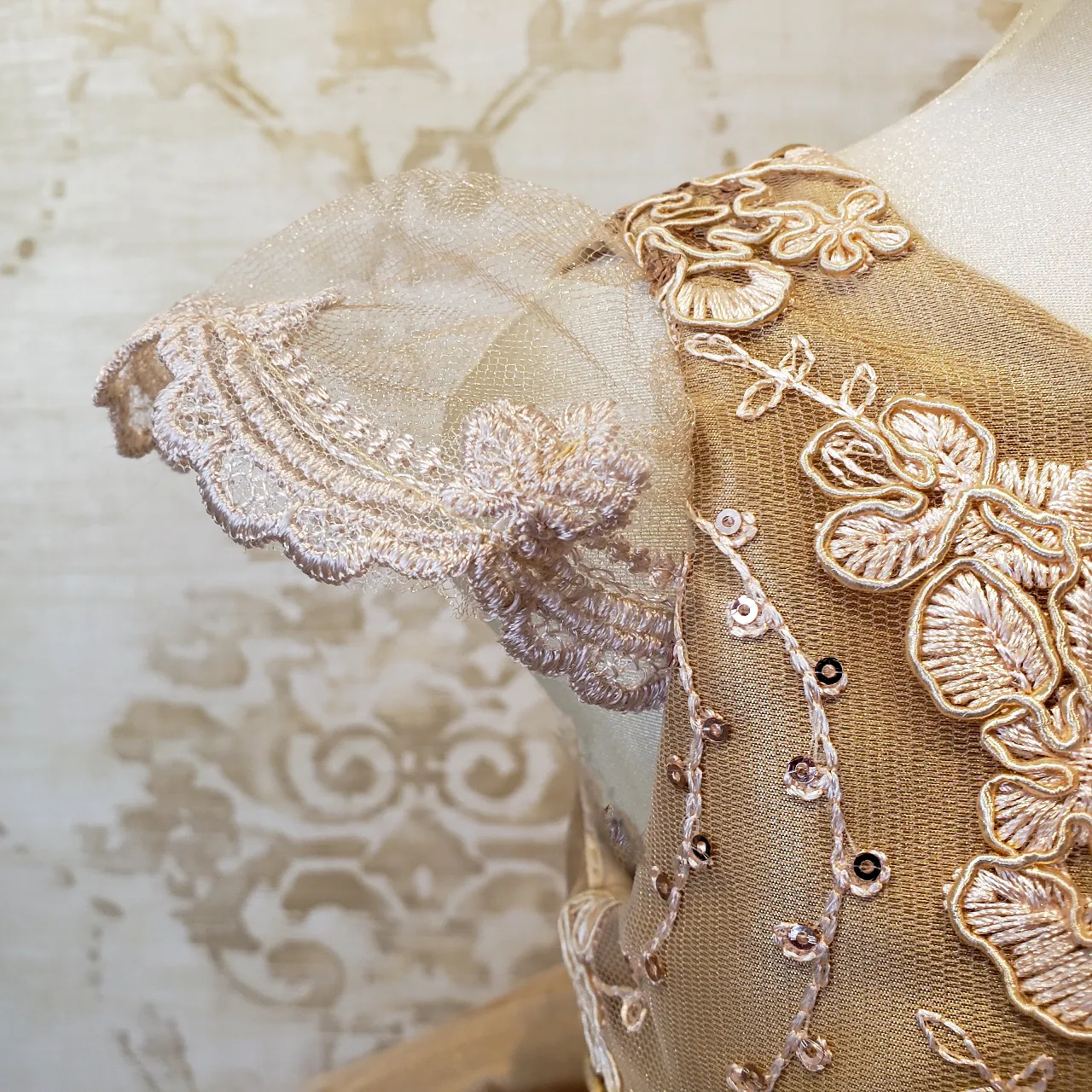 Vestido de Niña Fiesta Oro con Encaje Oro Elegante Talla 2 a 3 años